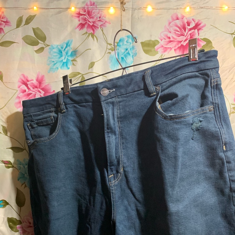 American eagle high rise ripped jean